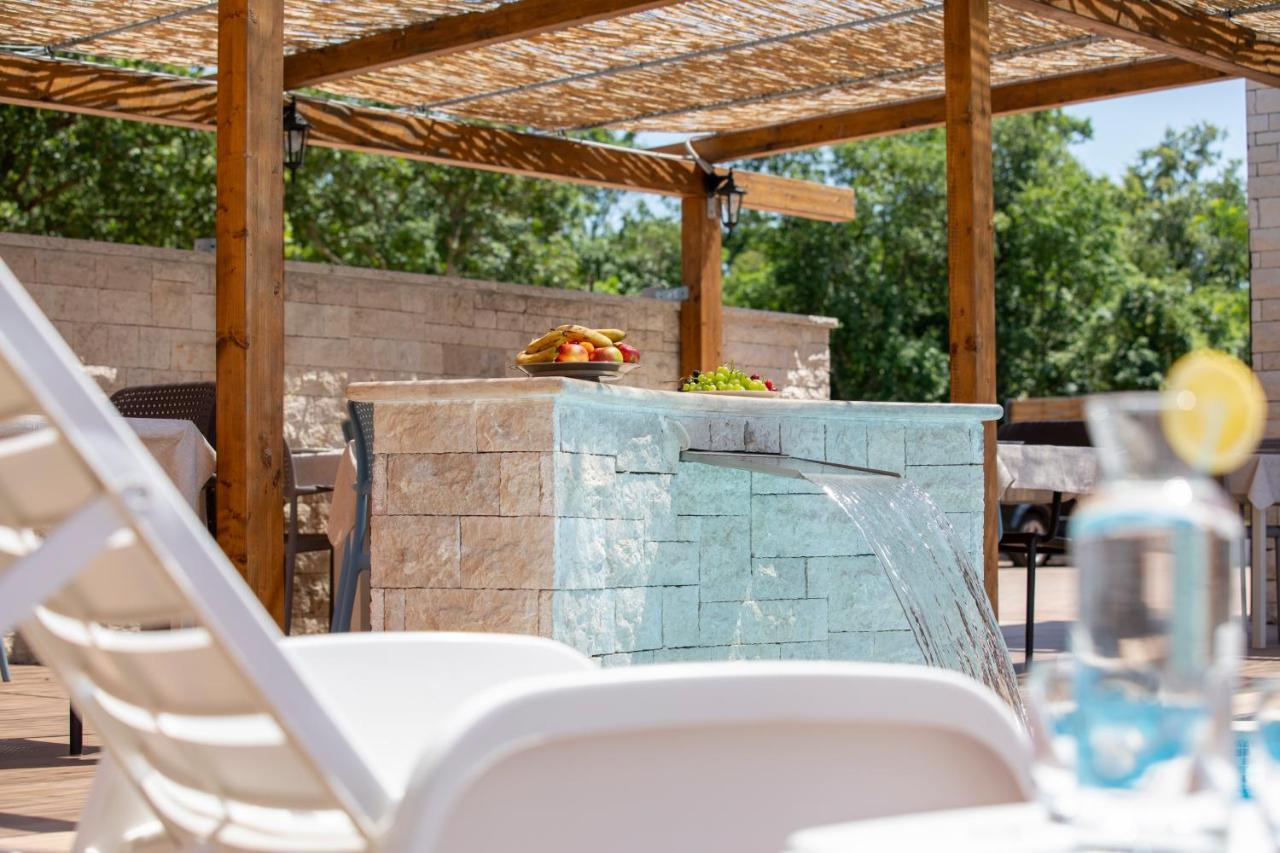Hotel Natura Vilanija Bagian luar foto