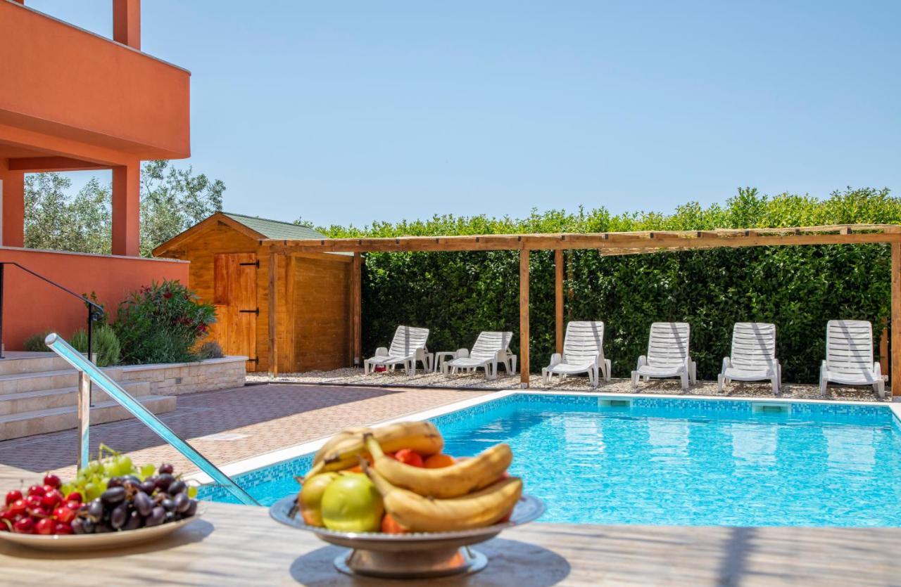 Hotel Natura Vilanija Bagian luar foto