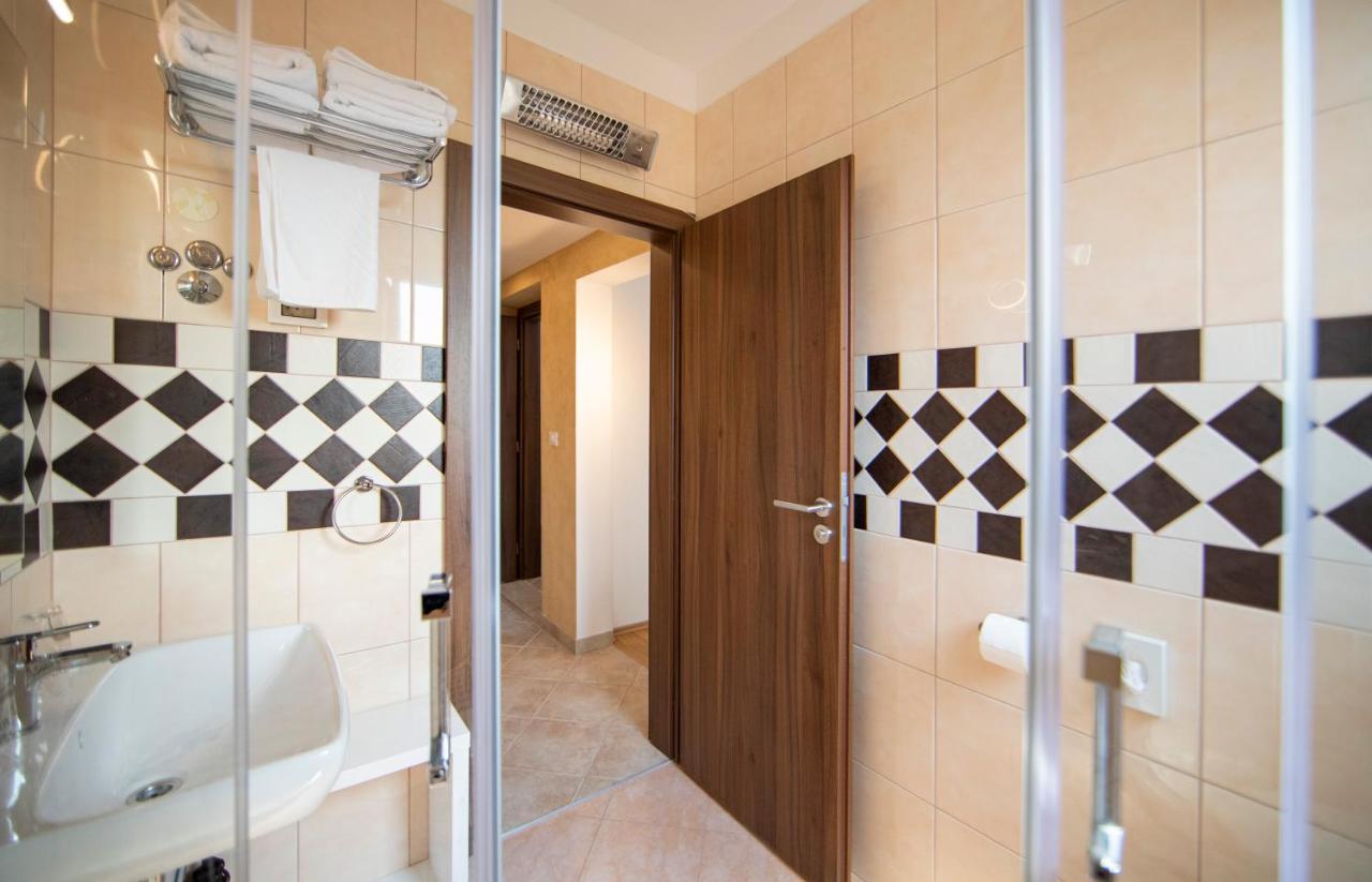Hotel Natura Vilanija Bagian luar foto