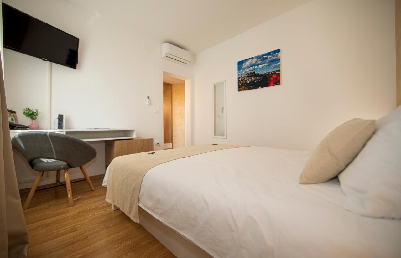Hotel Natura Vilanija Bagian luar foto