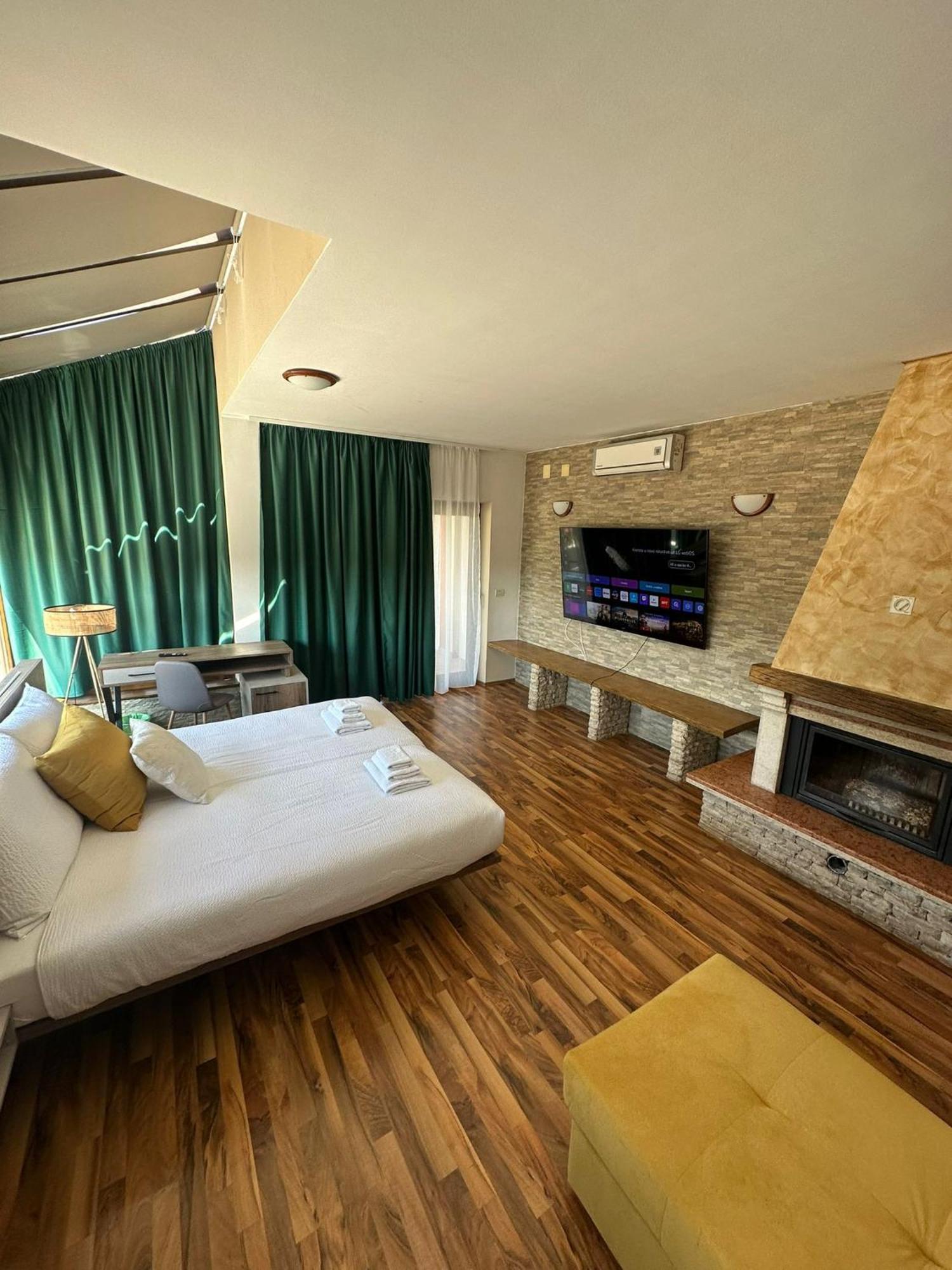 Hotel Natura Vilanija Bagian luar foto