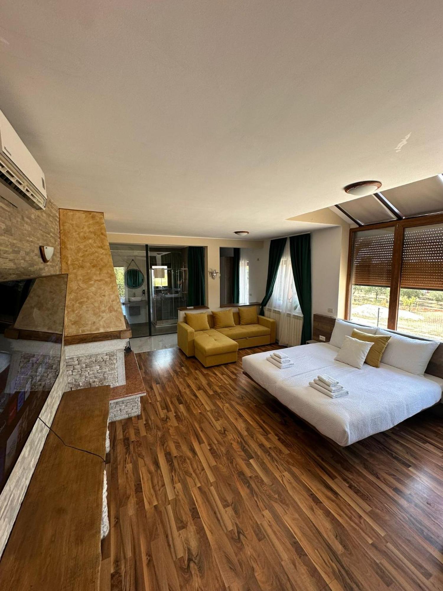 Hotel Natura Vilanija Bagian luar foto