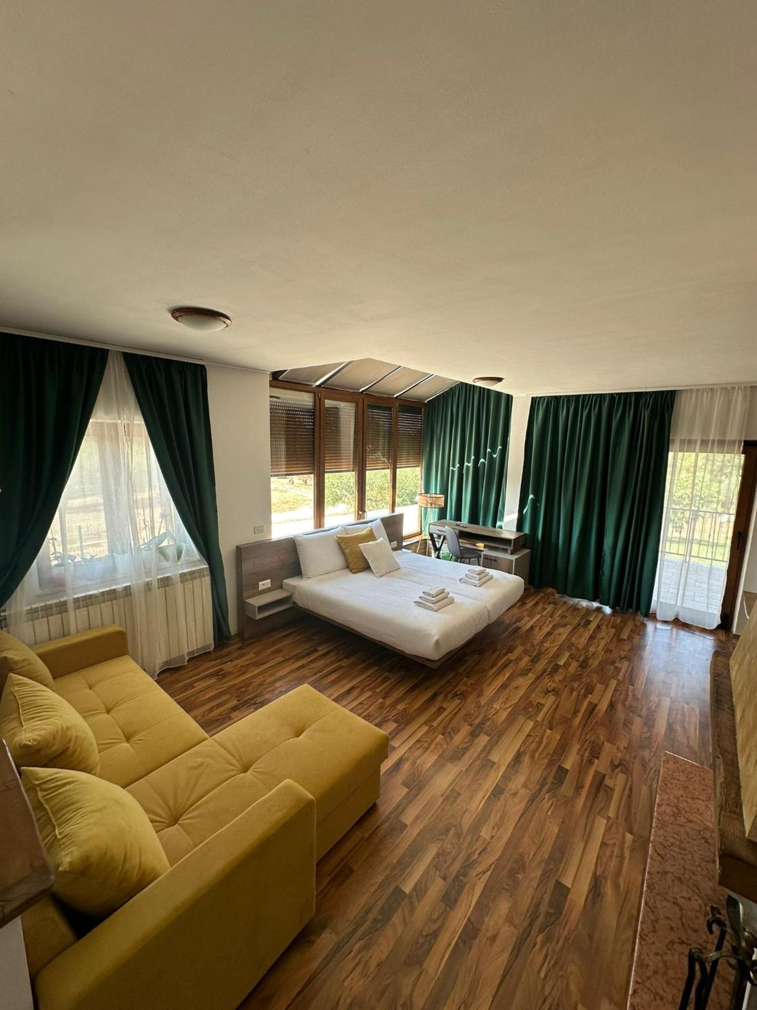 Hotel Natura Vilanija Bagian luar foto