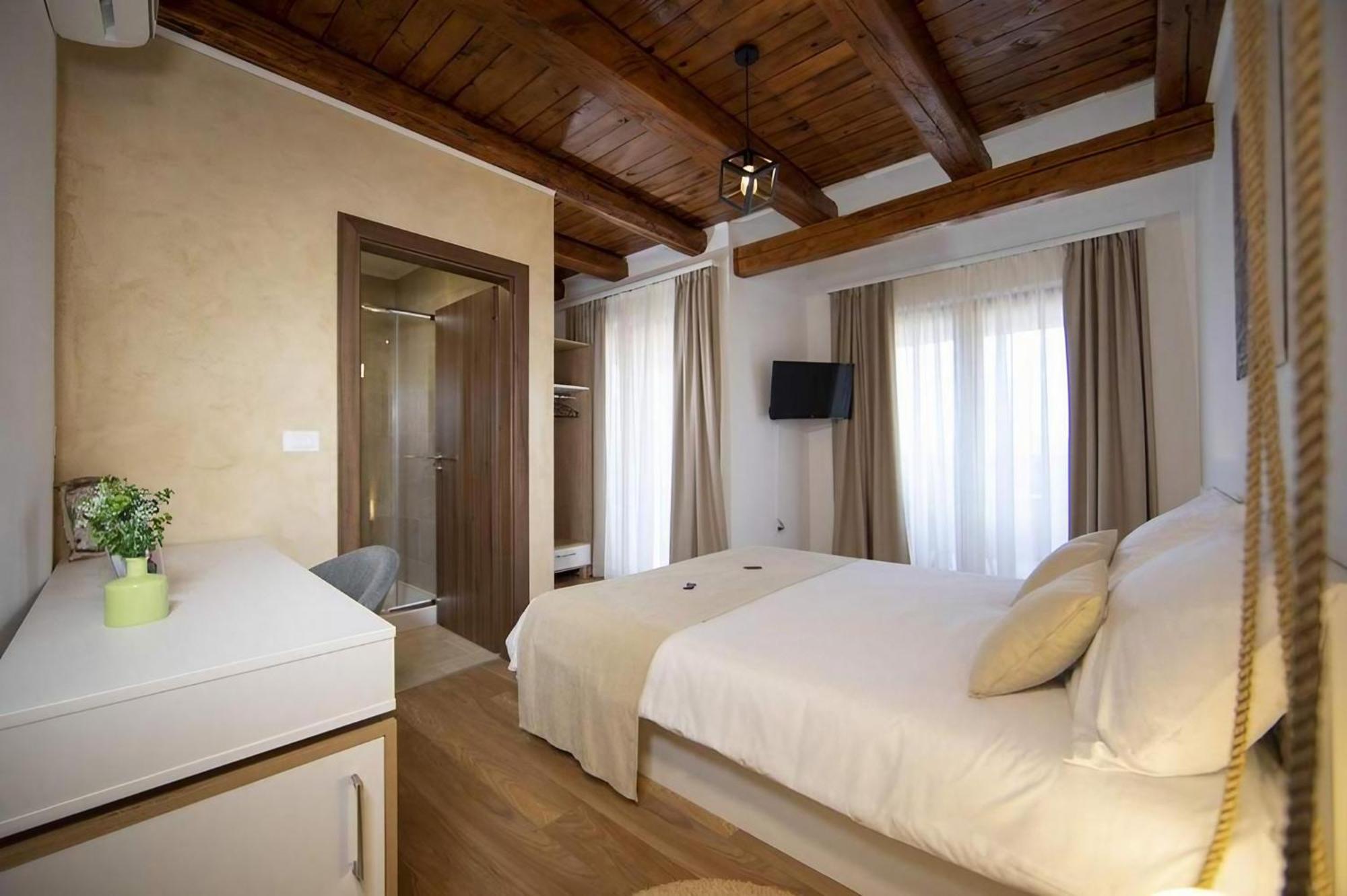 Hotel Natura Vilanija Bagian luar foto