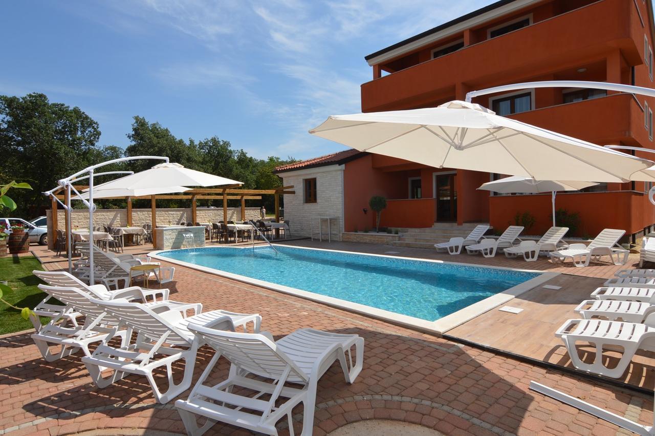 Hotel Natura Vilanija Bagian luar foto