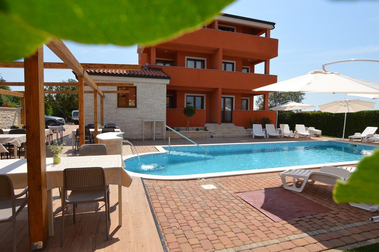 Hotel Natura Vilanija Bagian luar foto