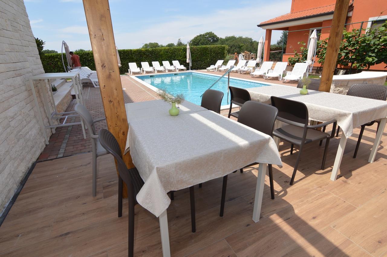 Hotel Natura Vilanija Bagian luar foto