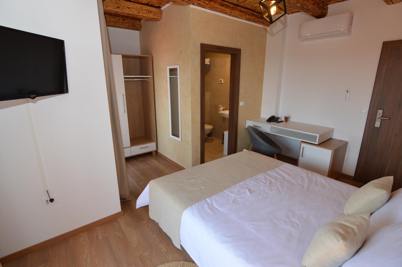 Hotel Natura Vilanija Bagian luar foto